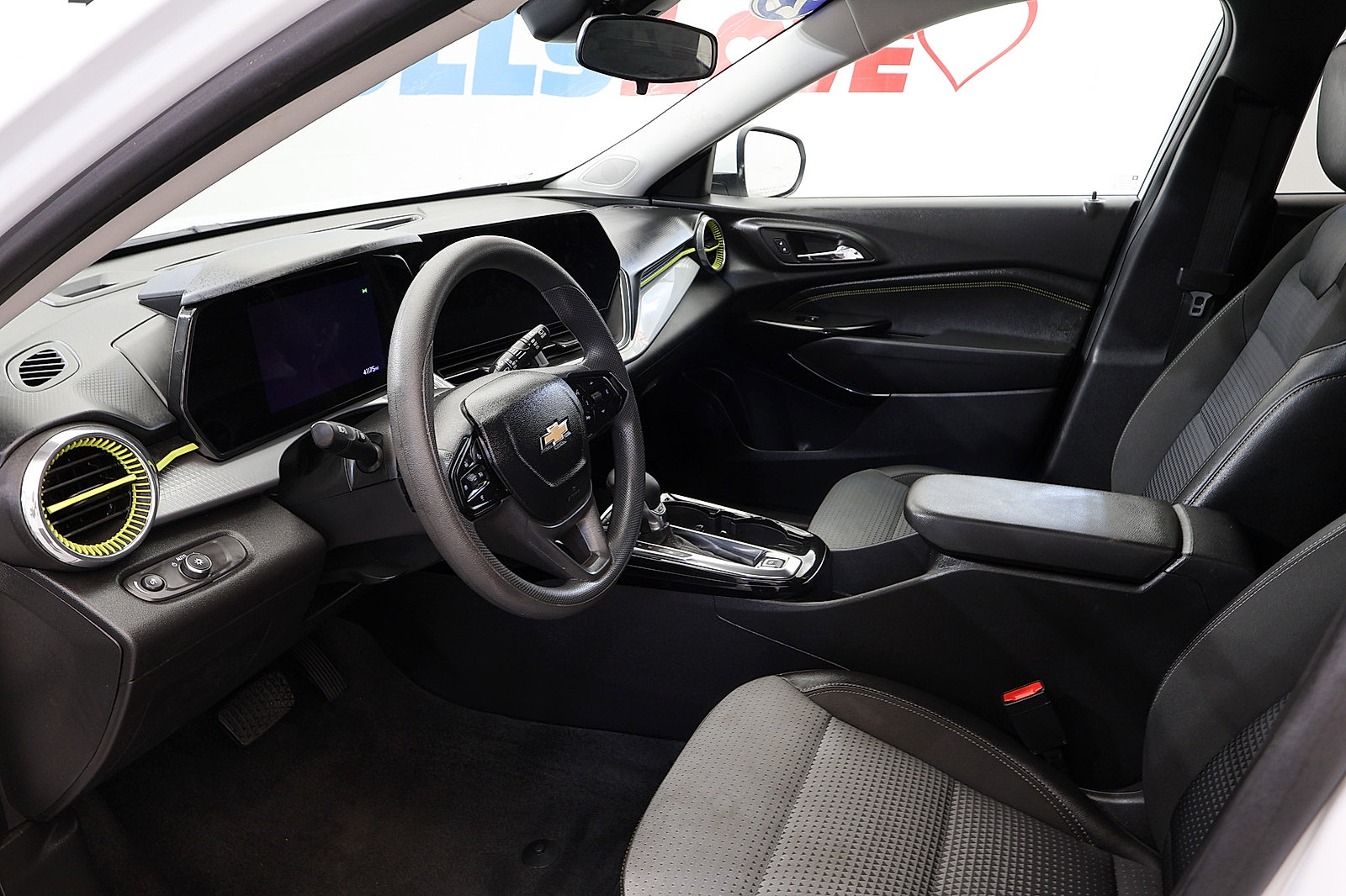 Used 2025 Chevrolet Trax LT FWD image 11