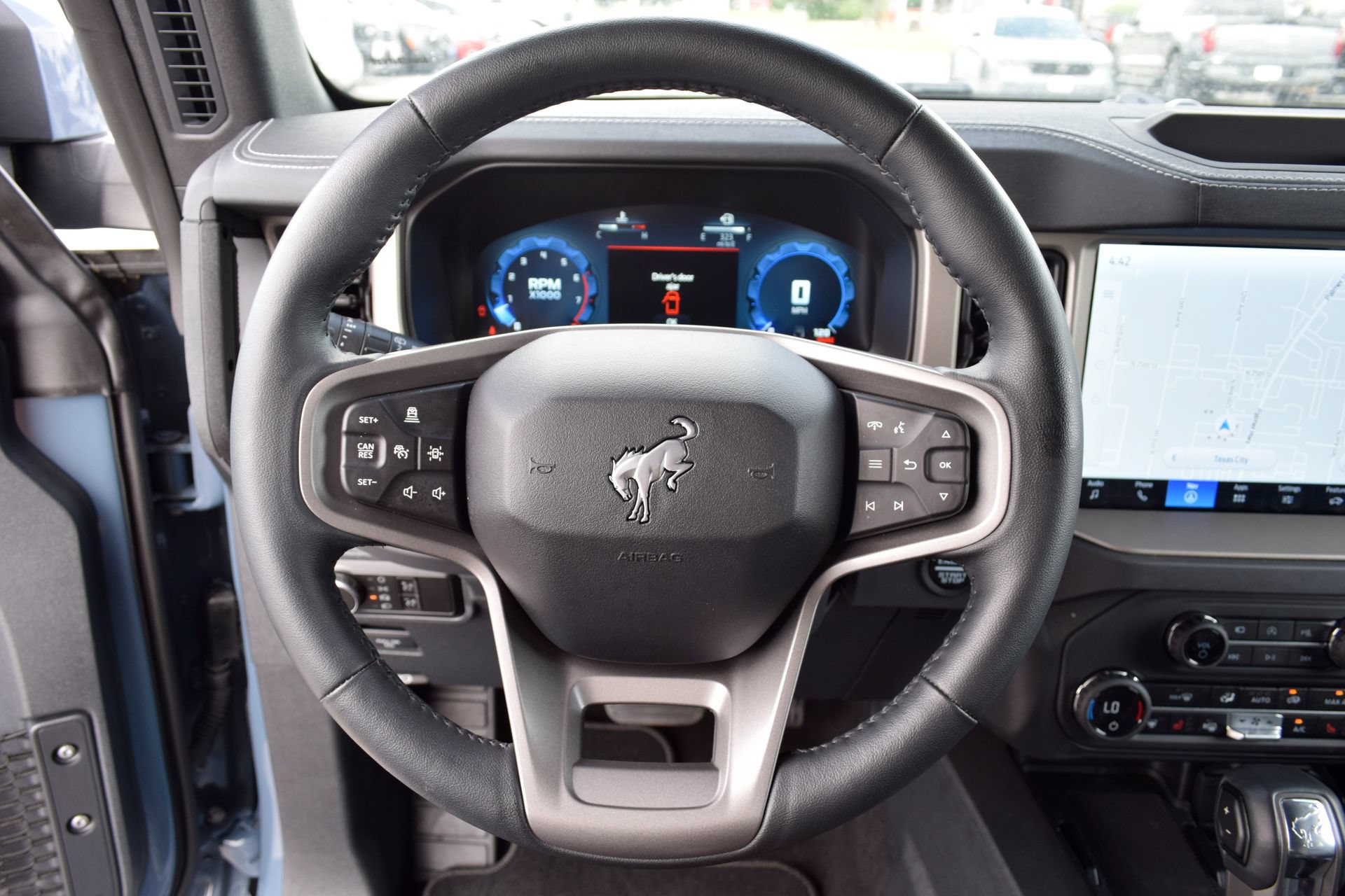 Used 2025 Ford Bronco Outer Banks AWD/4WD image 6