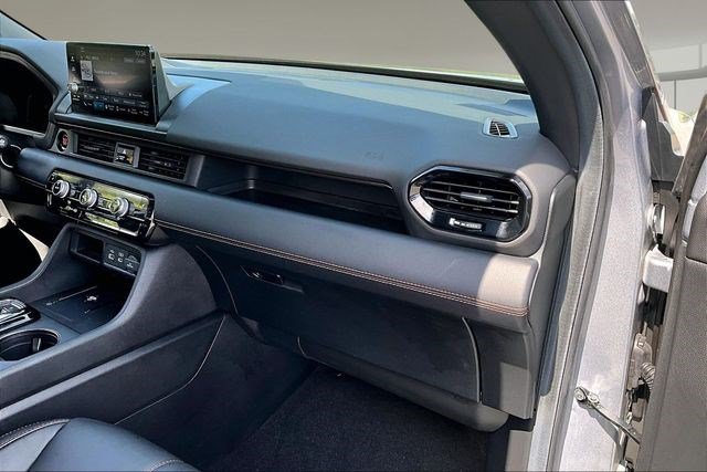 Certified 2025 Honda Pilot TrailSport image 24