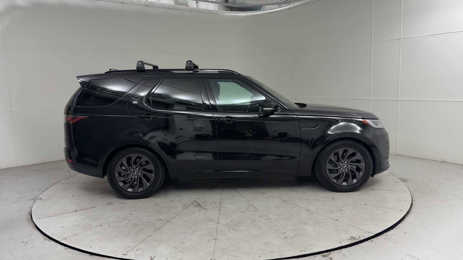 Used 2023 Land Rover Discovery S R-Dynamic AWD/4WD image 9