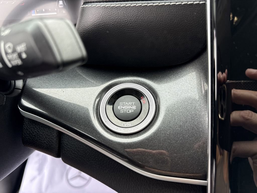 Used 2023 Jeep Grand Cherokee Laredo w/ Luxury Tech Group I image 32