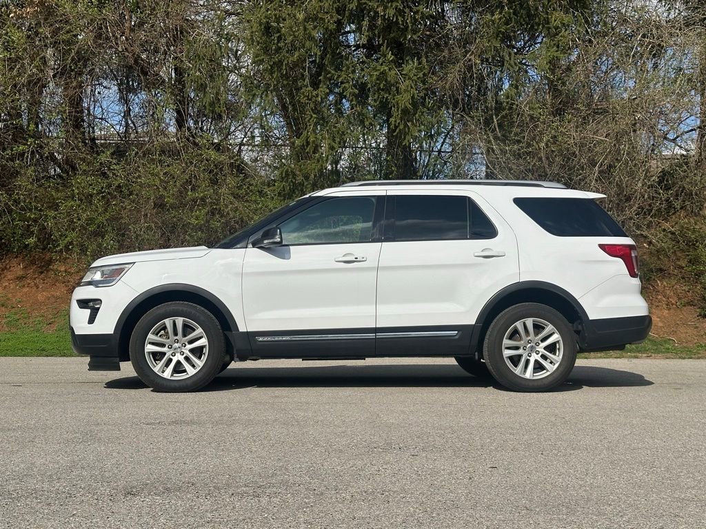 Used 2018 Ford Explorer XLT w/ Equipment Group 201A image 6