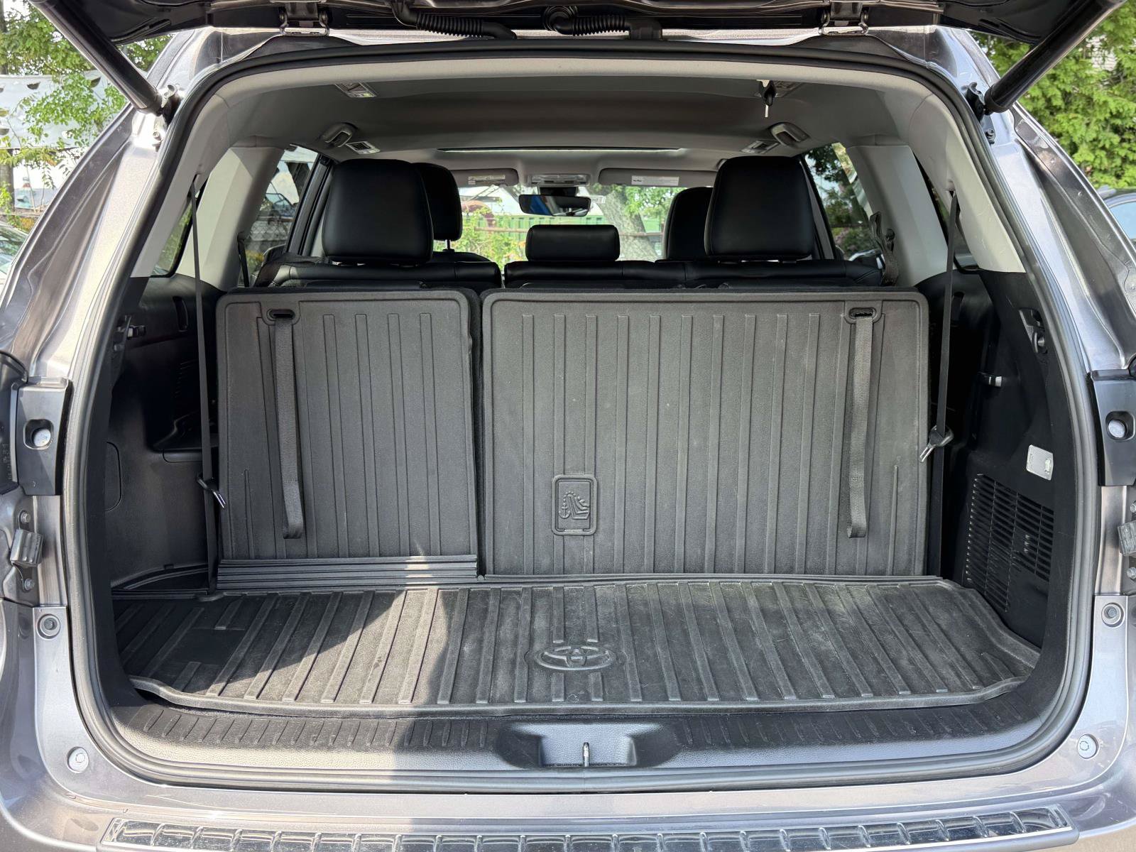 Used 2019 Toyota Highlander XLE AWD/4WD image 7