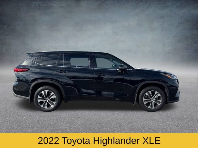 Used 2022 Toyota Highlander XLE image 2