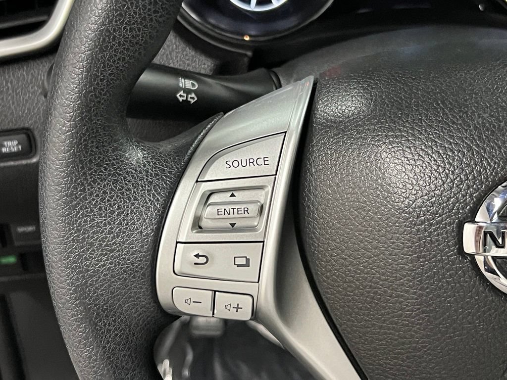 Used 2016 Nissan Rogue SV AWD/4WD image 13