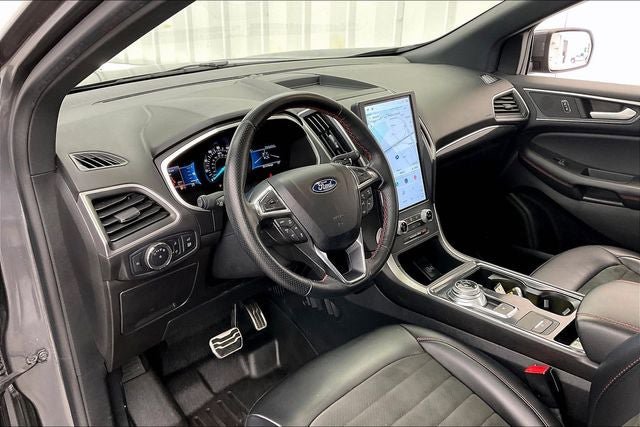 Used 2021 Ford Edge ST-Line w/ Class II Trailer Tow Package AWD/4WD image 17