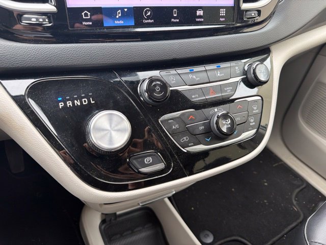 Used 2024 Chrysler Pacifica Touring-L FWD image 25