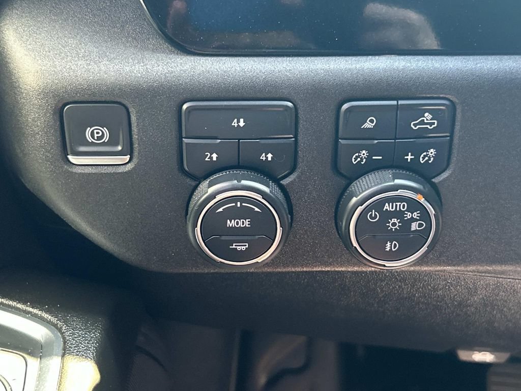 Used 2024 Chevrolet Silverado 2500 LT w/ Convenience Package AWD/4WD image 40