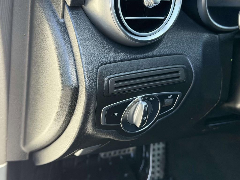 Used 2021 Mercedes-Benz GLC 300 4MATIC image 19