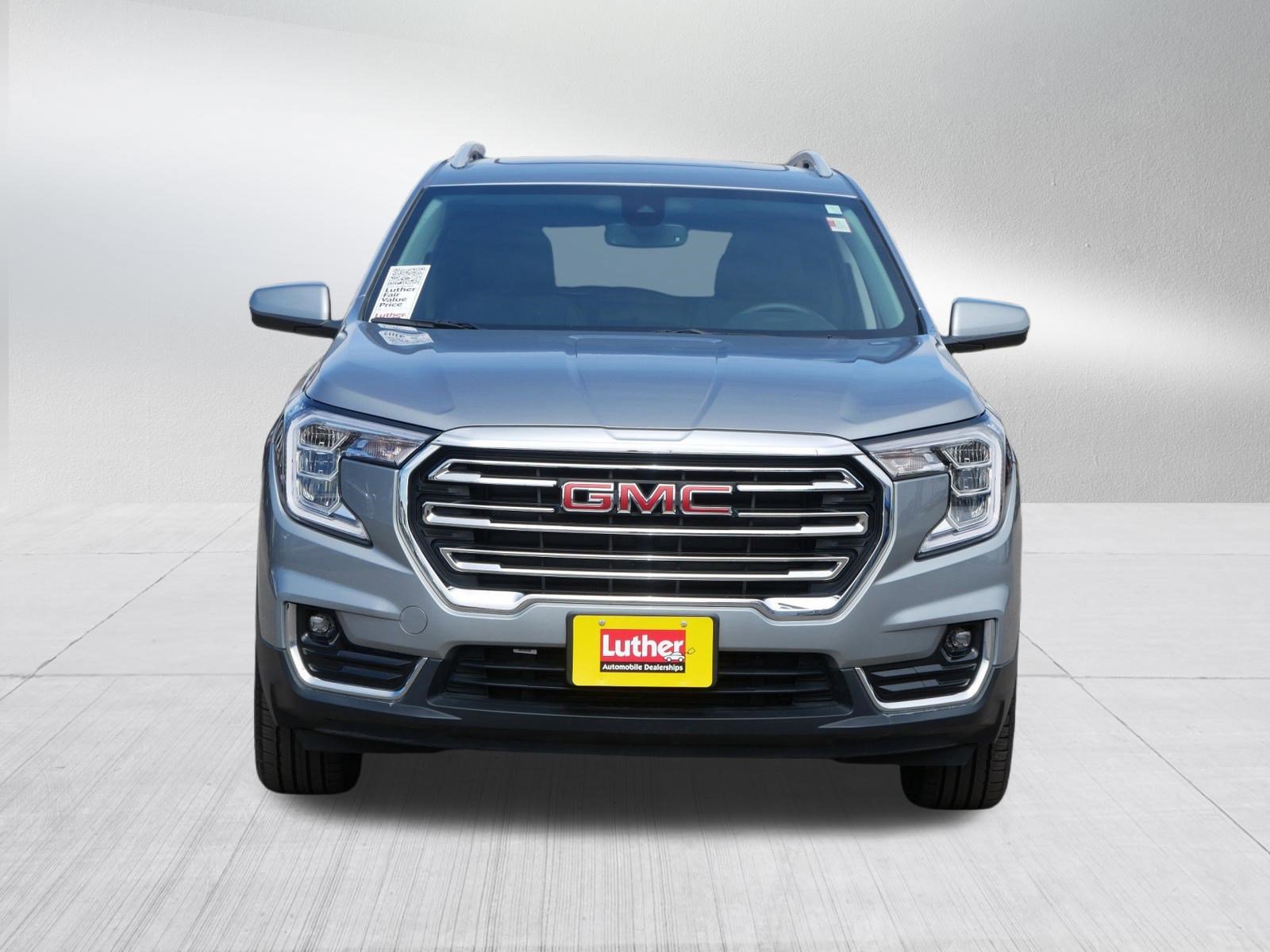 Used 2024 GMC Terrain SLT w/ Infotainment Package II AWD/4WD image 2