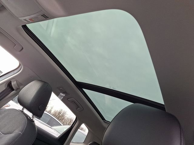 New 2026 Volkswagen Taos SE image 7