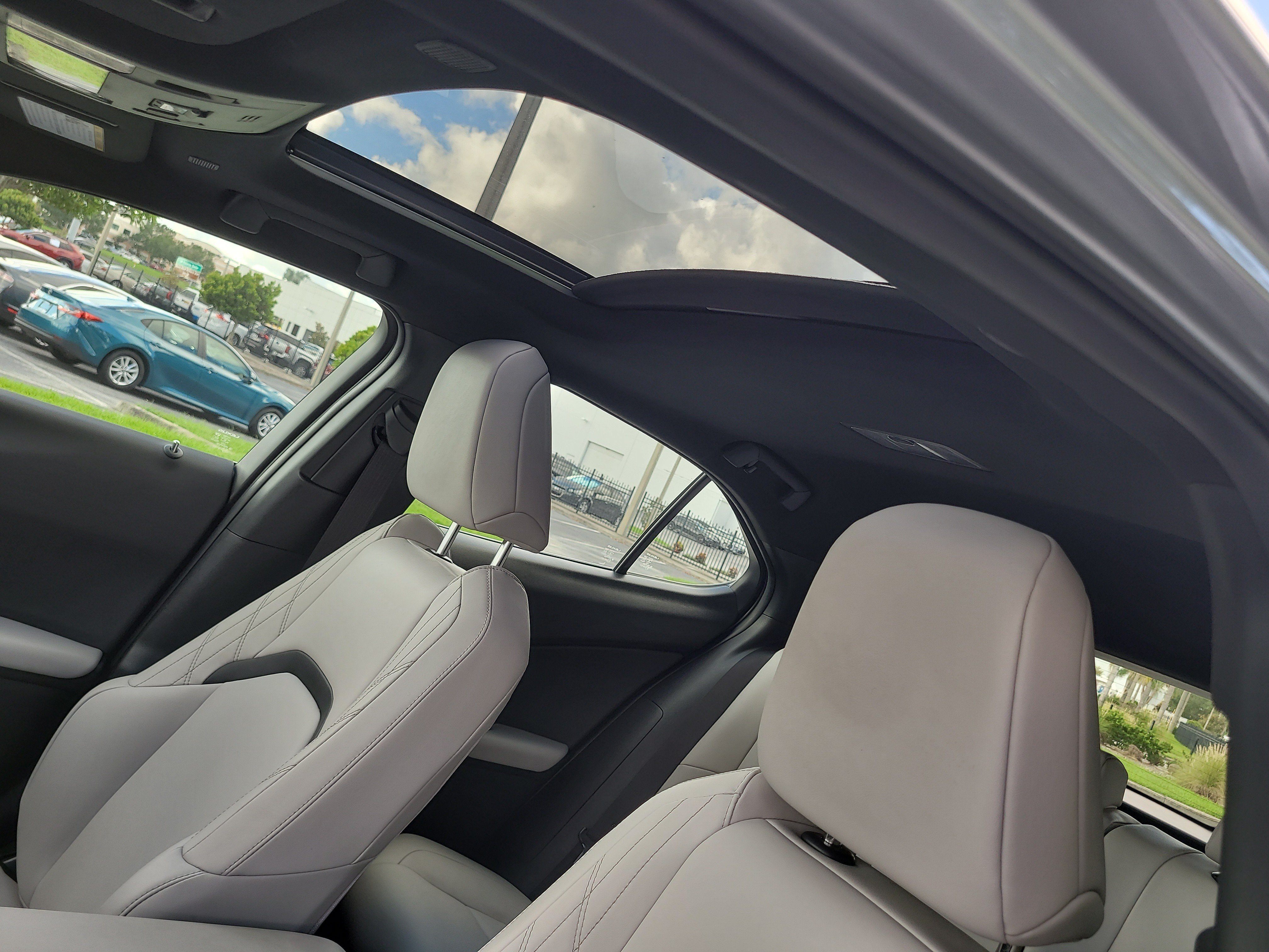 Used 2025 Lexus UX 300h FWD w/ Accessory Package (Z1) image 22