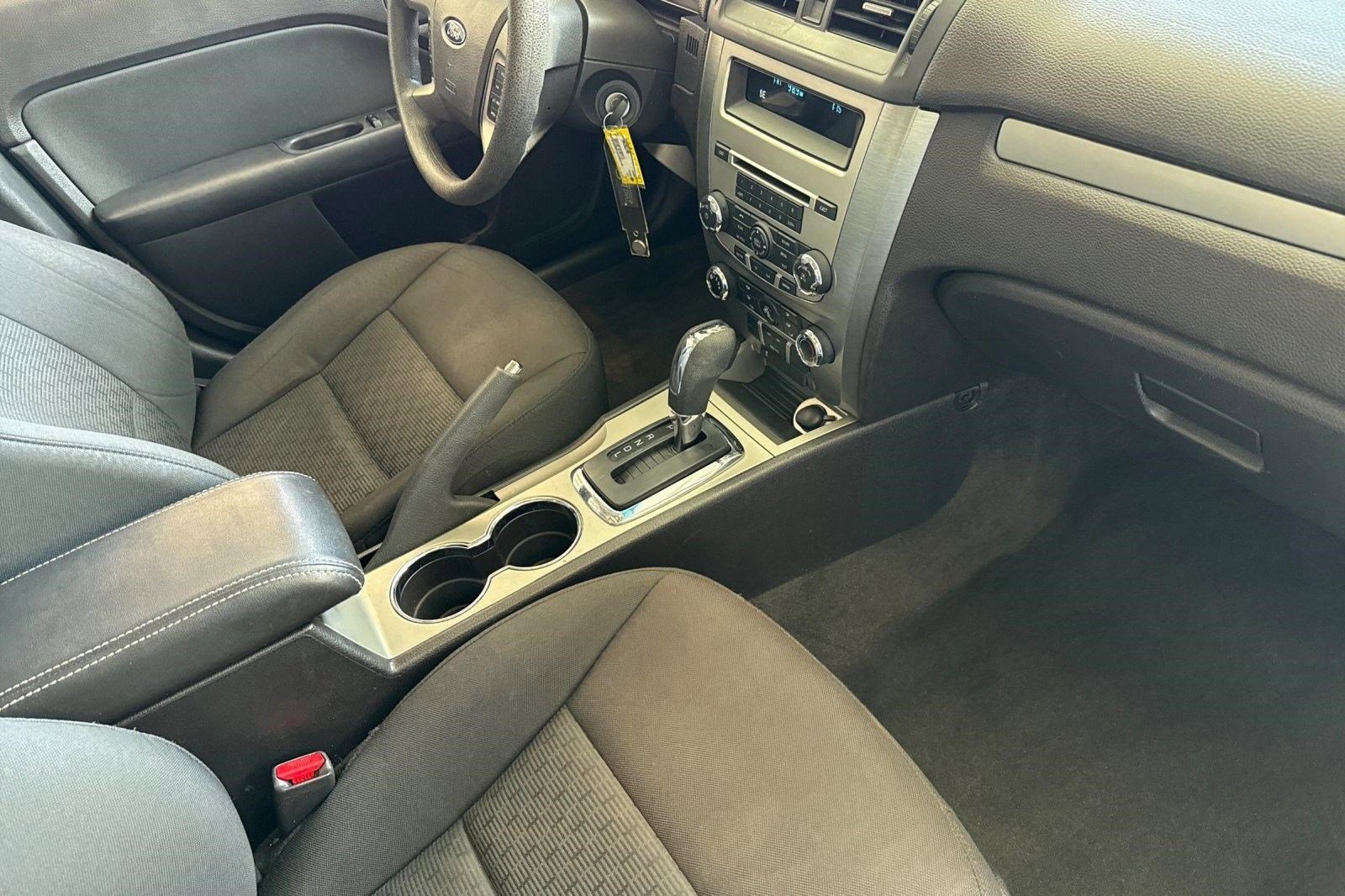 Used 2010 Ford Fusion SE FWD image 30