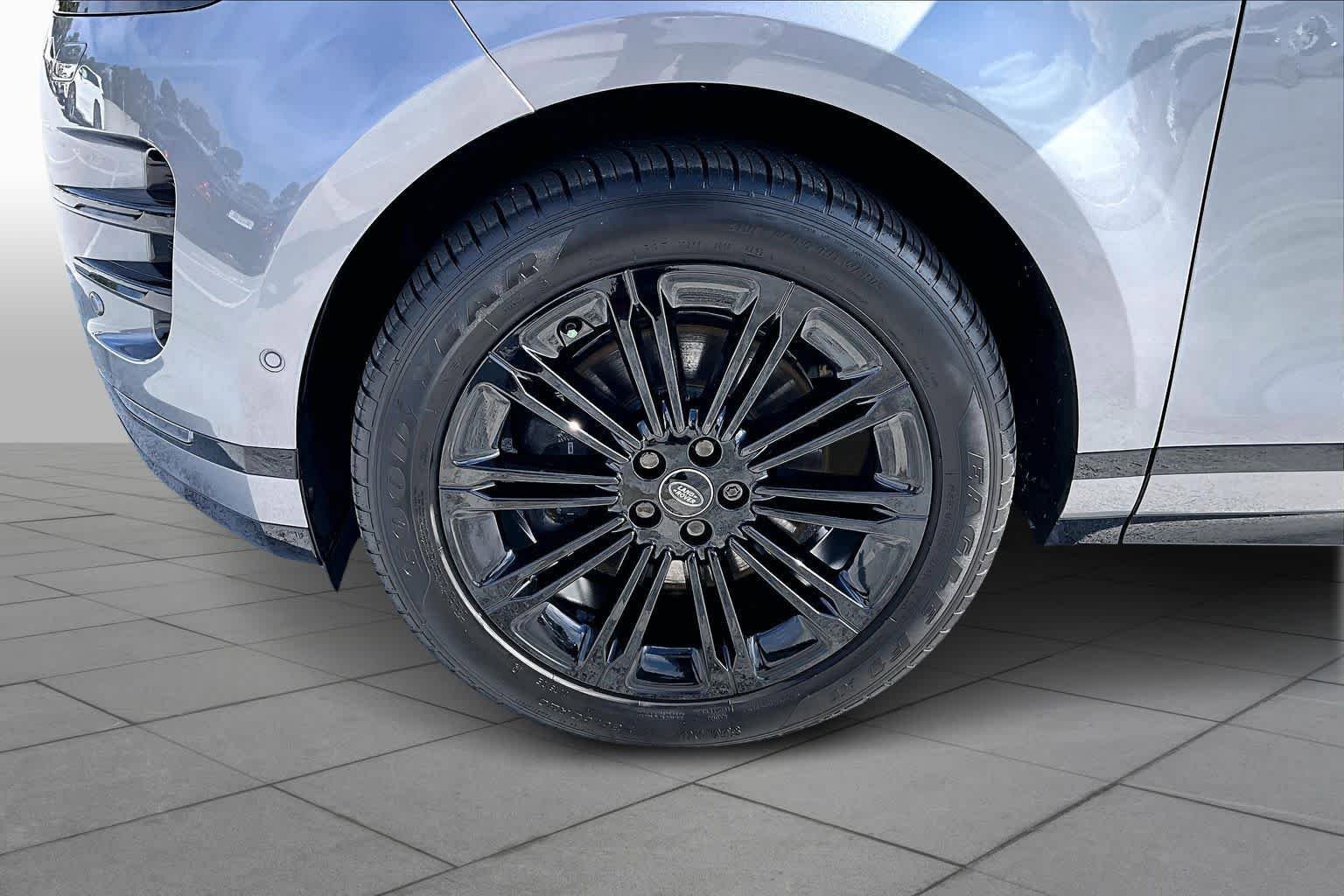 Used 2024 Land Rover Range Rover Evoque Dynamic SE AWD/4WD image 19