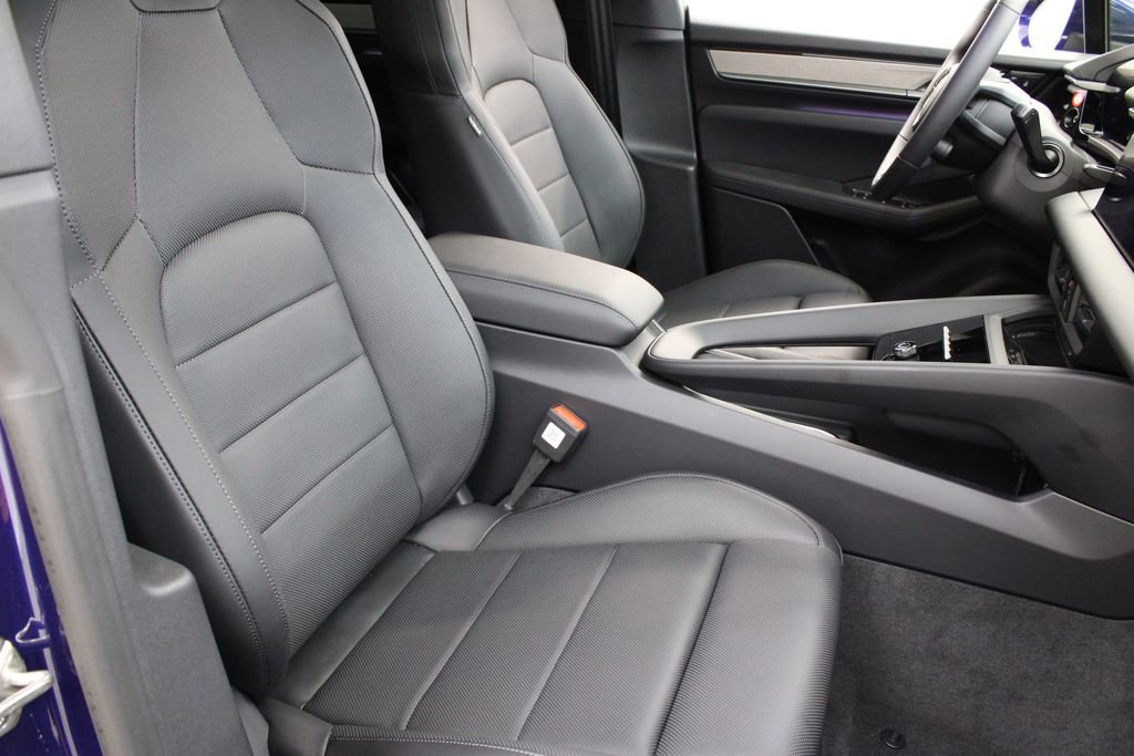 New 2024 Porsche Macan 4 Electric image 30