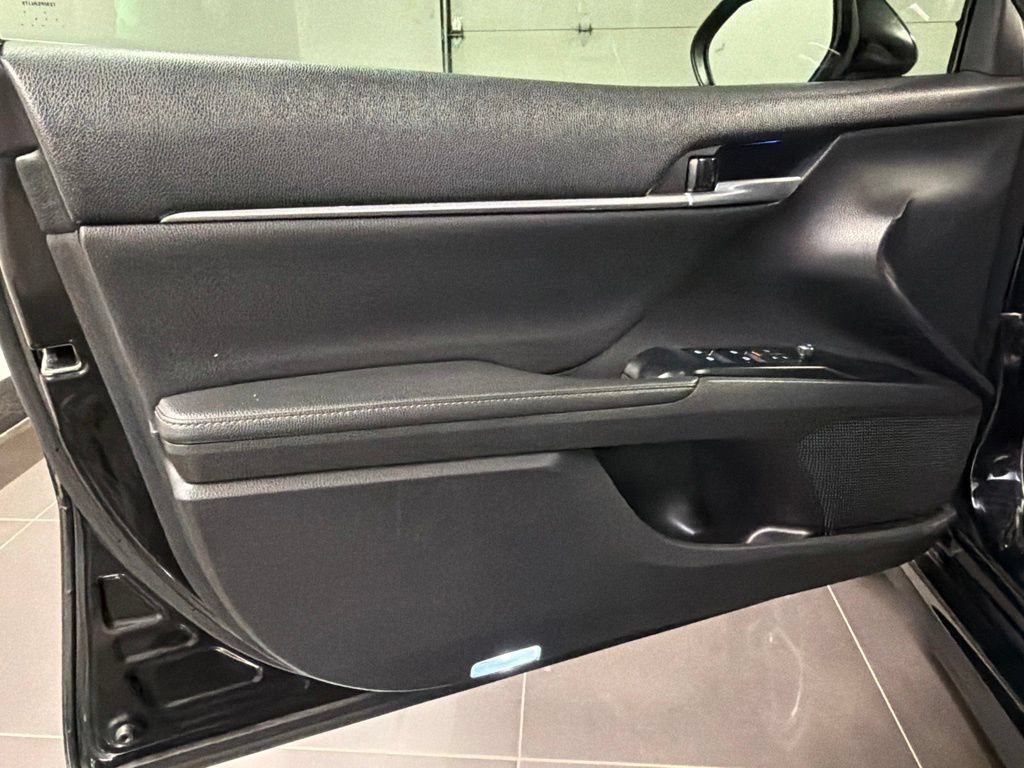 Used 2020 Toyota Camry XSE FWD image 28
