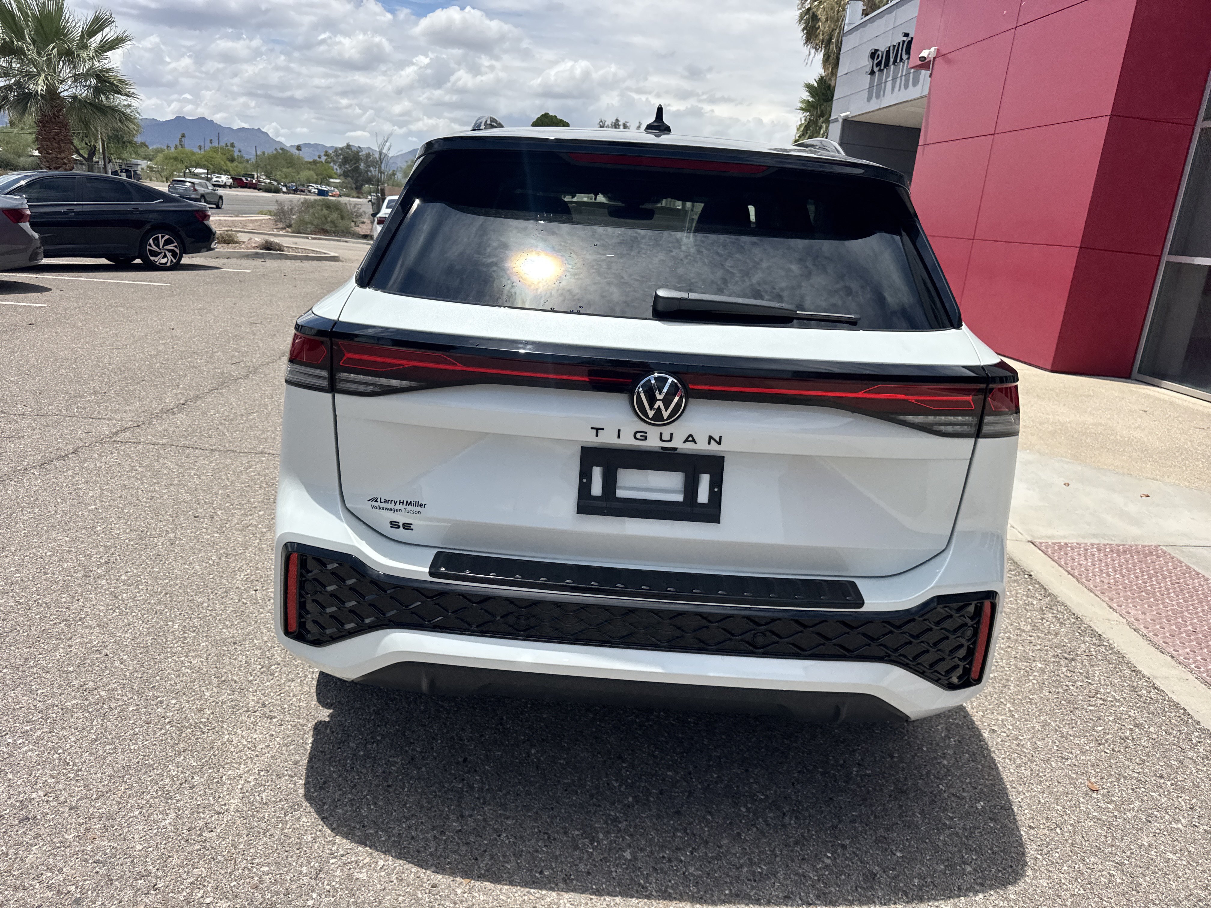 New 2026 Volkswagen Tiguan SE R-Line FWD image 5