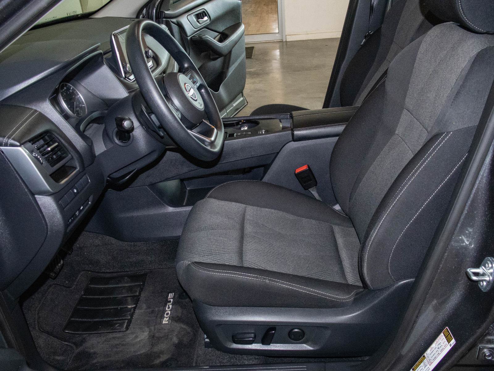 Used 2024 Nissan Rogue SV FWD image 7