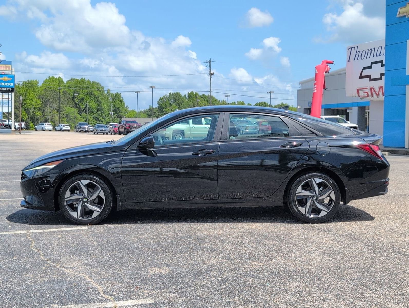 Used 2023 Hyundai Elantra SEL w/ Convenience Package FWD image 2