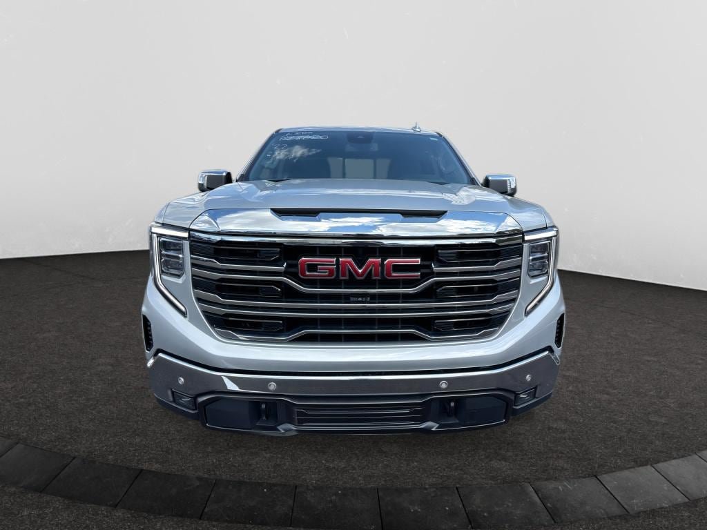 Used 2022 GMC Sierra 1500 SLT w/ SLT Premium Plus Package AWD/4WD image 2