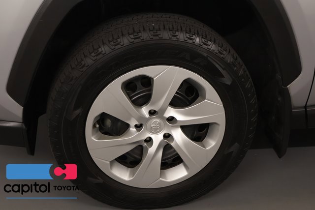 Certified 2021 Toyota RAV4 LE AWD/4WD image 8