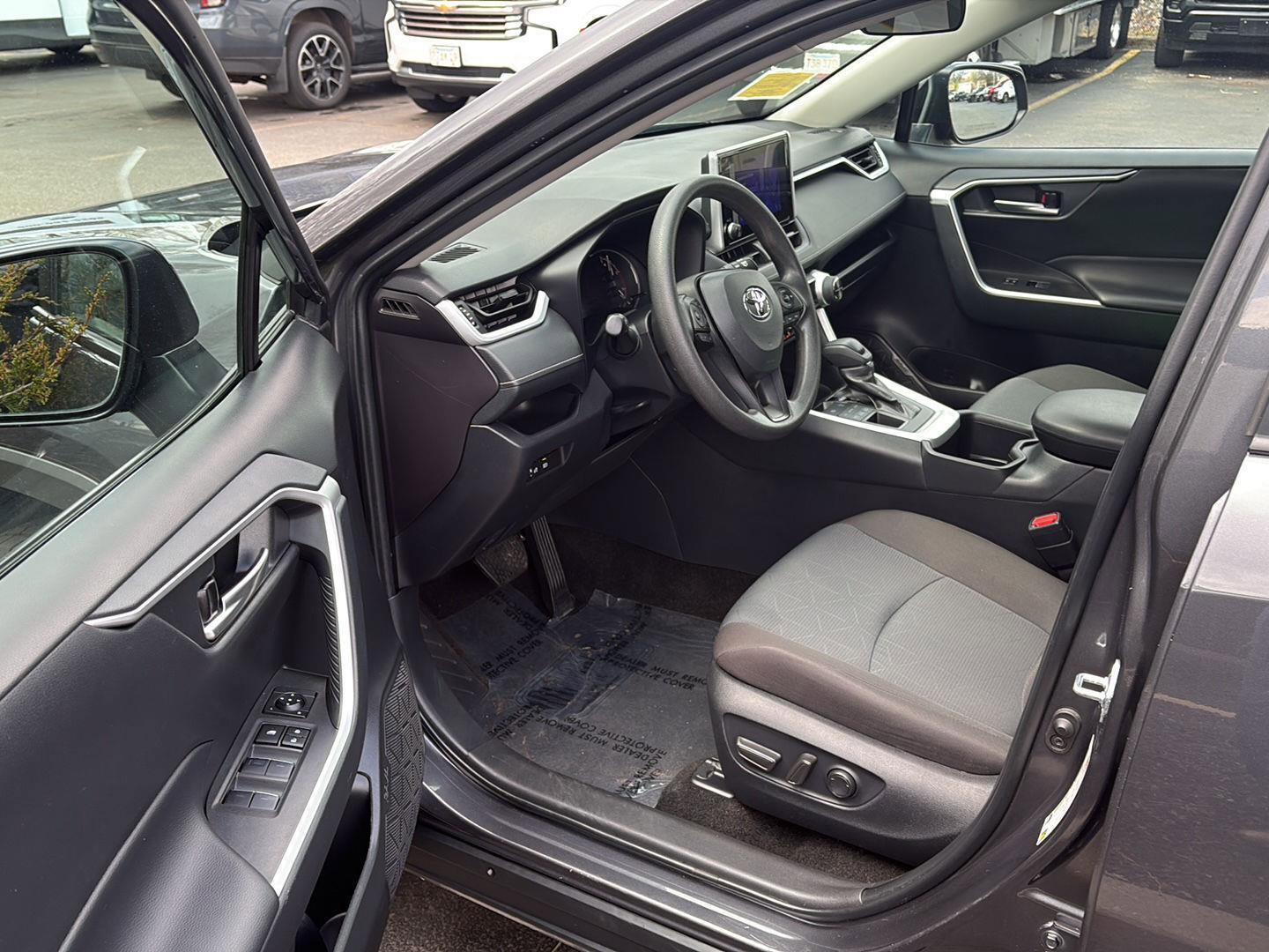 Used 2025 Toyota RAV4 XLE AWD/4WD image 23