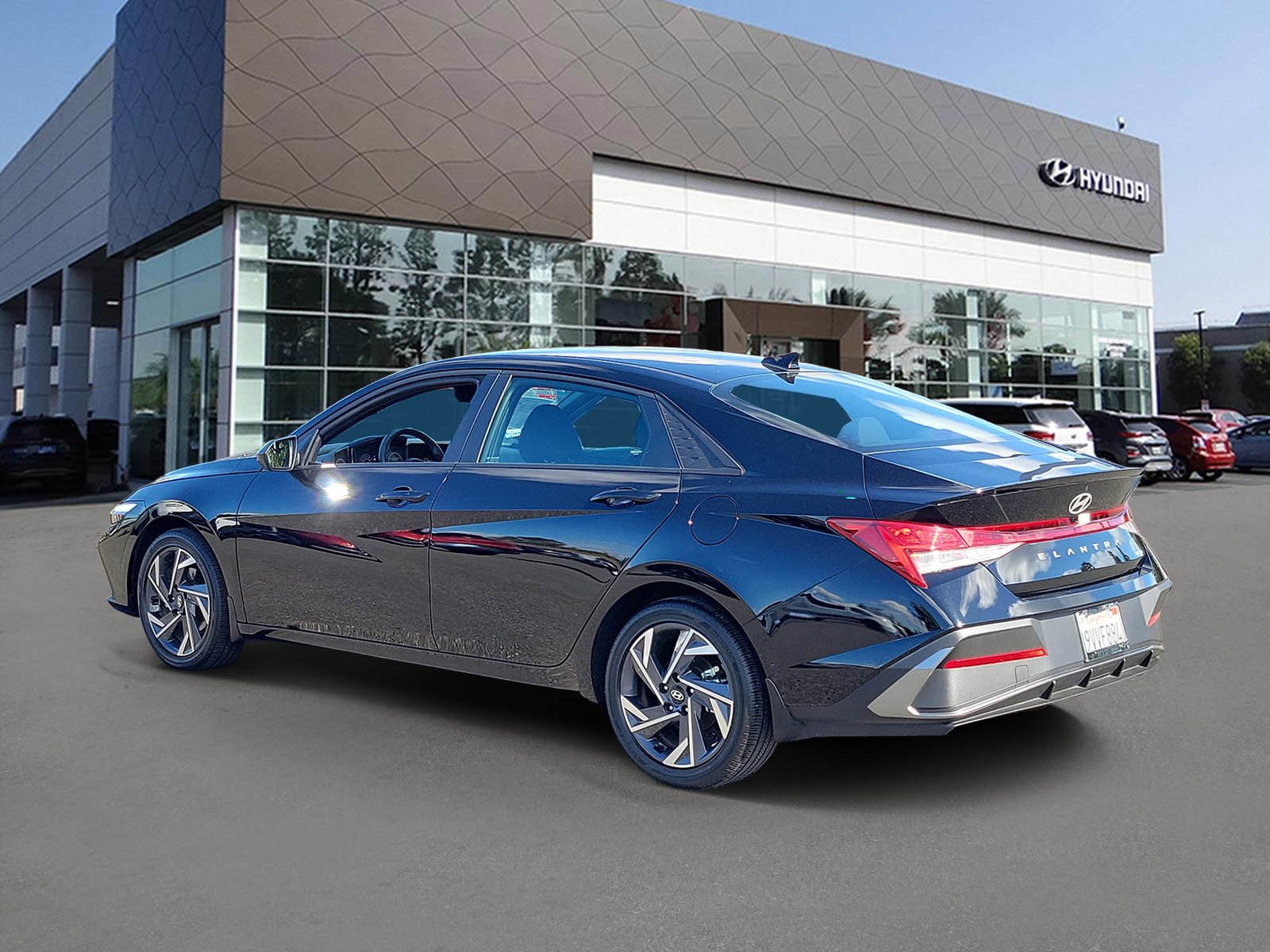 Certified 2025 Hyundai Elantra SEL FWD image 4