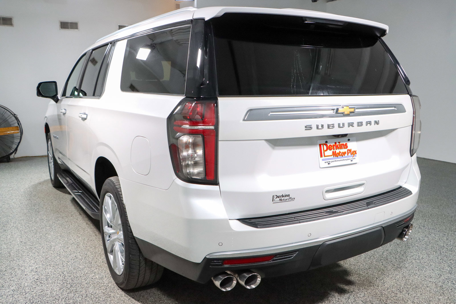Used 2023 Chevrolet Suburban High Country image 9