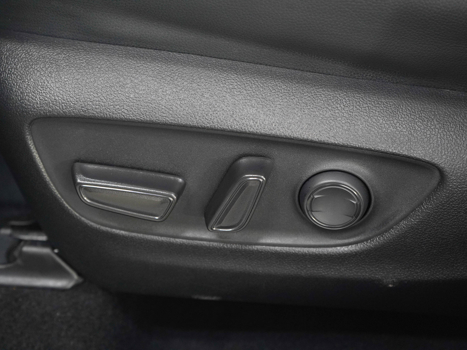 Used 2022 Toyota Highlander XLE AWD/4WD image 24