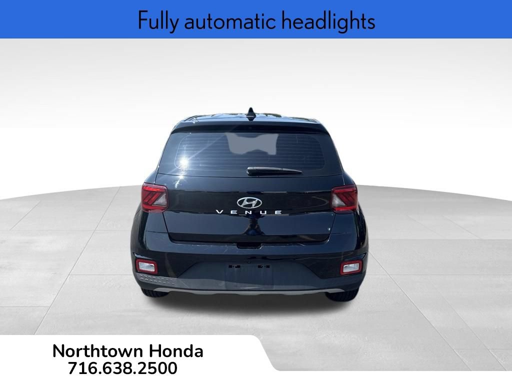 Used 2021 Hyundai Venue SE FWD image 6