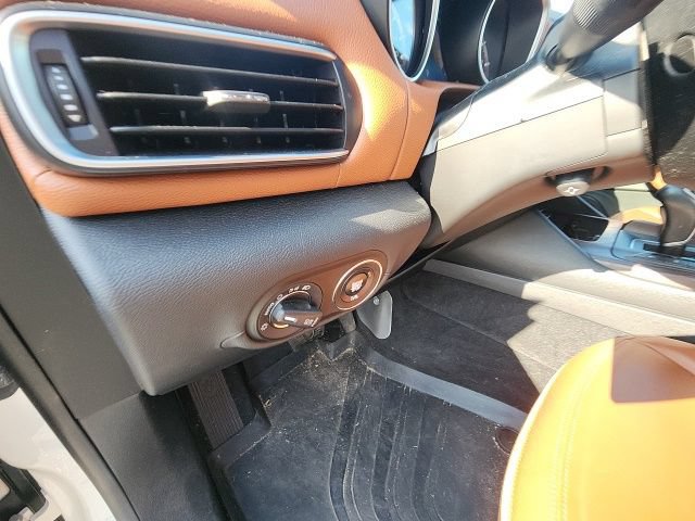 Used 2017 Maserati Levante AWD/4WD image 27