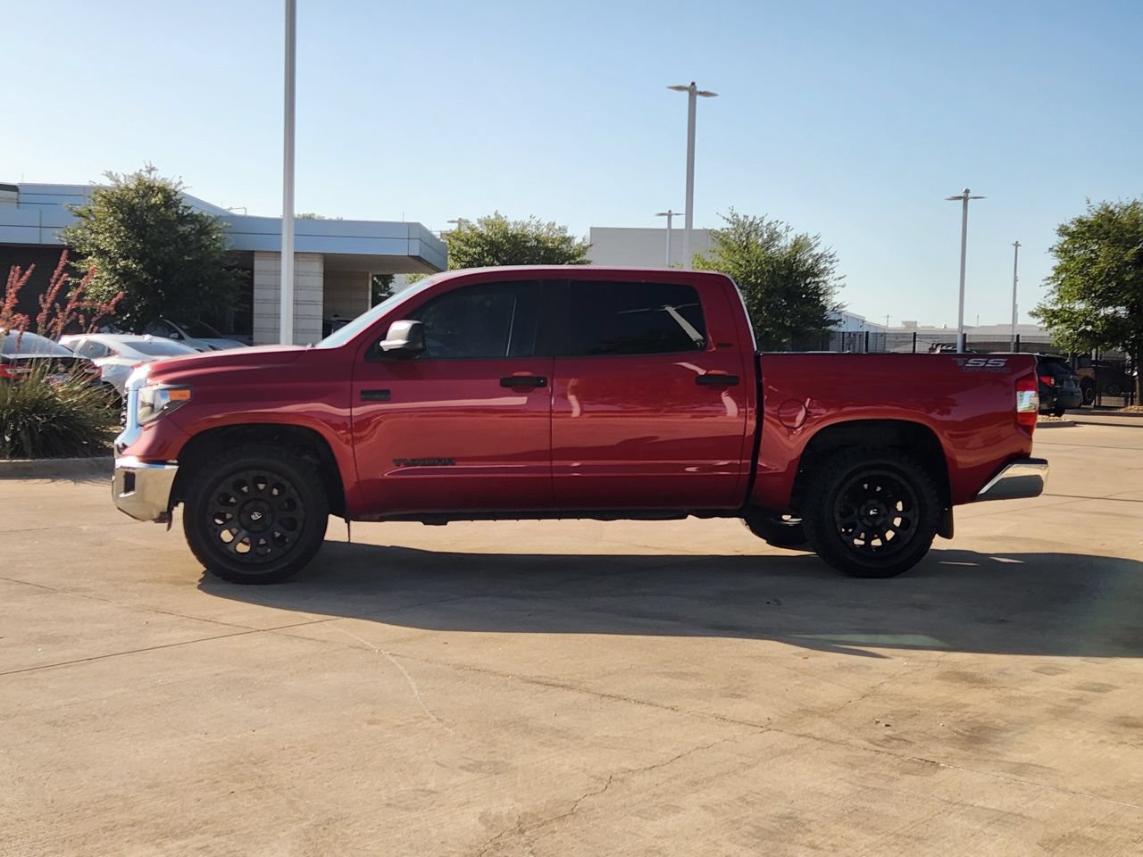Used 2018 Toyota Tundra SR5 w/ SR5 Upgrade Package RWD image 4