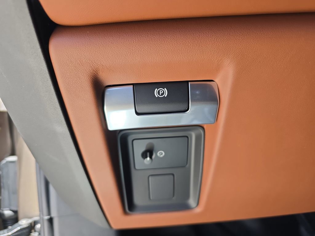 New 2026 Land Rover Defender 110 OCTA AWD/4WD image 26