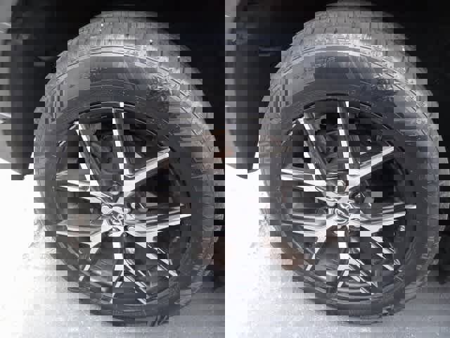 Used 2018 Toyota RAV4 SE image 11