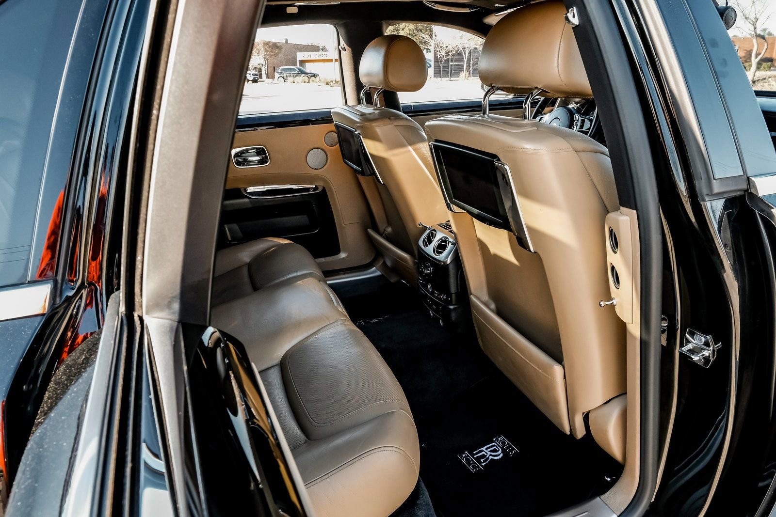 Used 2015 Rolls-Royce Ghost RWD image 44