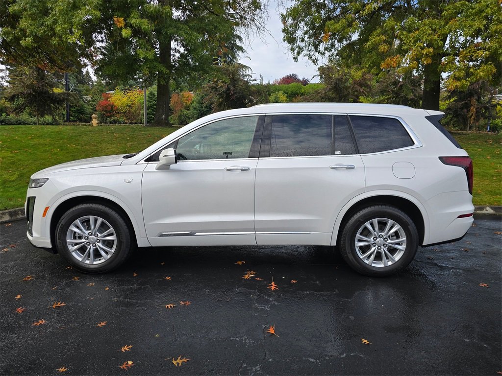 New 2025 Cadillac XT6 Luxury image 2