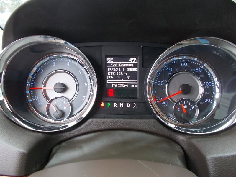 Used 2016 Chrysler Town & Country Touring image 34