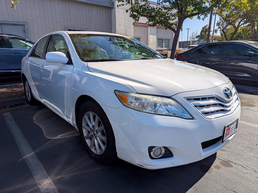 Used 2011 Toyota Camry XLE w/ SE/XLE Extra-Value Pkg FWD image 6