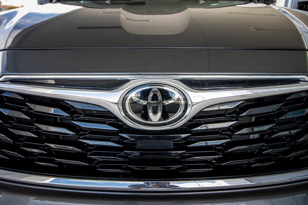 Used 2023 Toyota Highlander Limited image 8