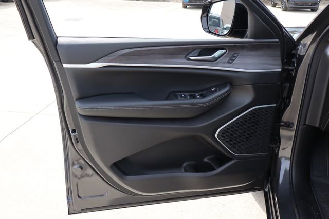 New 2026 Jeep Grand Cherokee Limited image 9