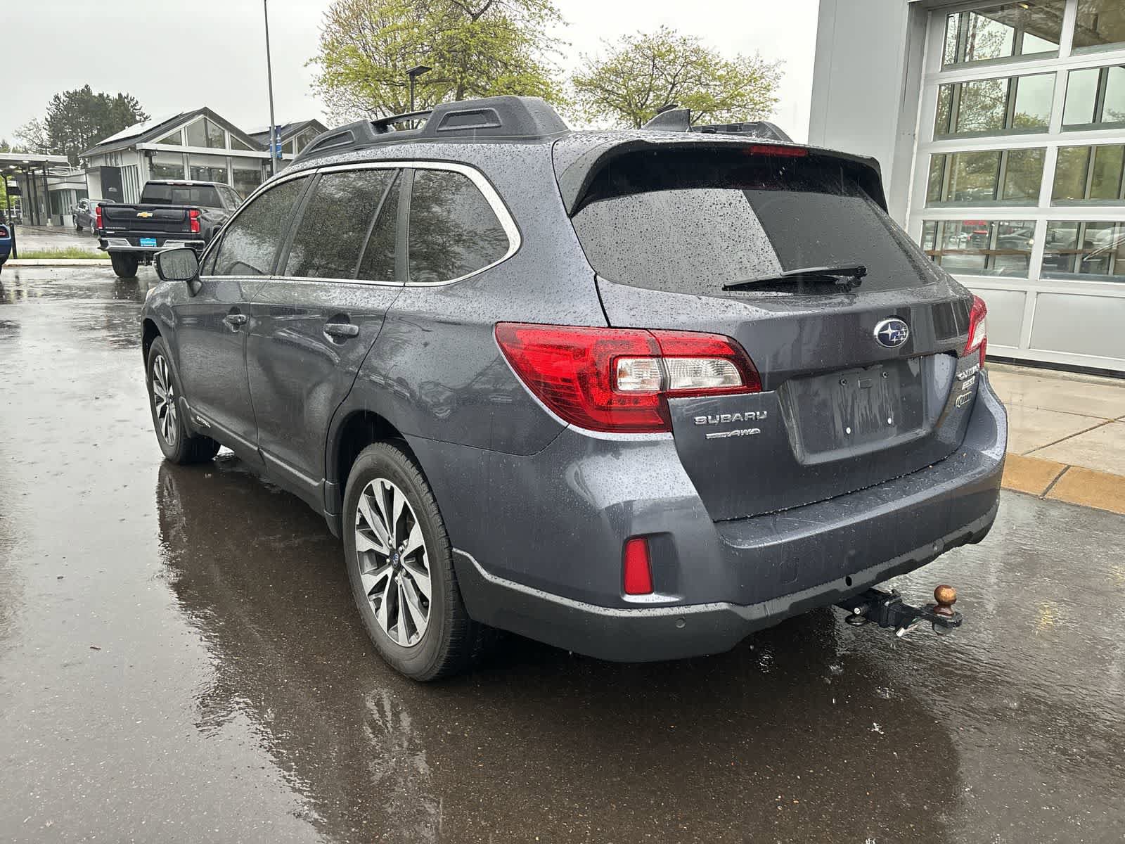 Used 2017 Subaru Outback 2.5i Limited AWD/4WD image 3