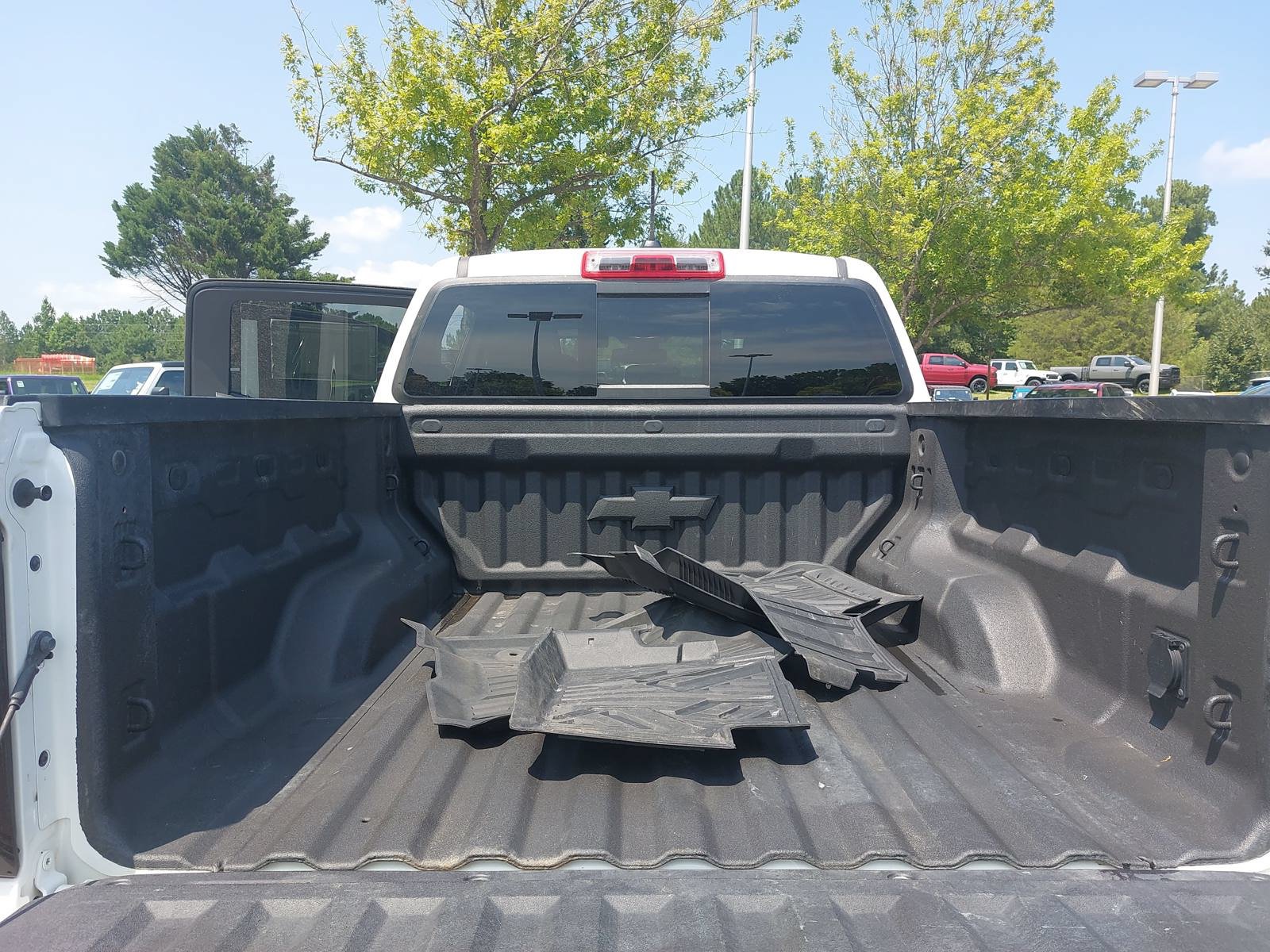 Used 2025 Chevrolet Colorado Z71 w/ Technology Package AWD/4WD image 12