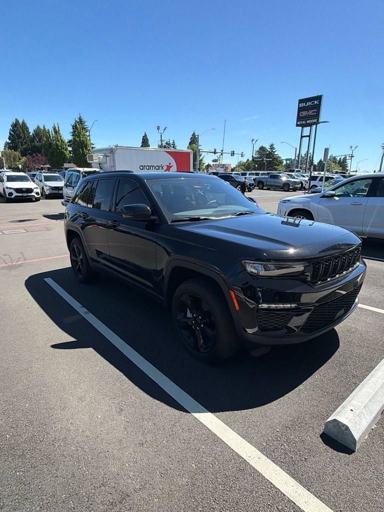 Used 2023 Jeep Grand Cherokee Limited w/ Black Appearance Package AWD/4WD image 2