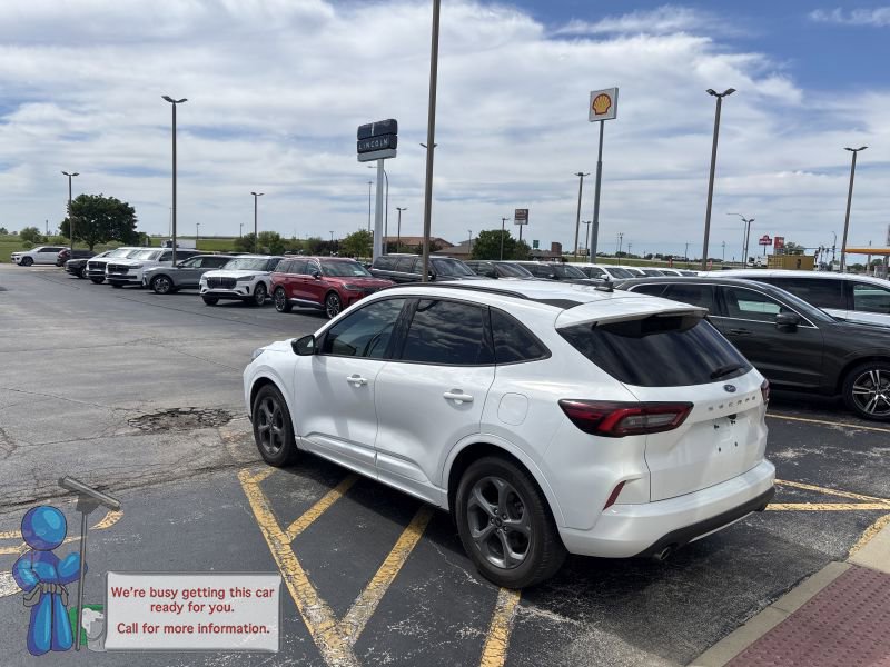 Used 2023 Ford Escape ST-Line FWD image 3