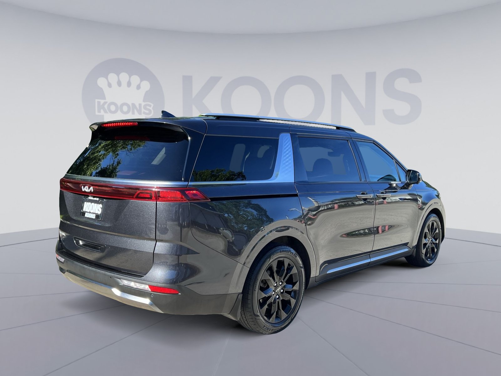 Used 2024 Kia Carnival SX FWD image 7