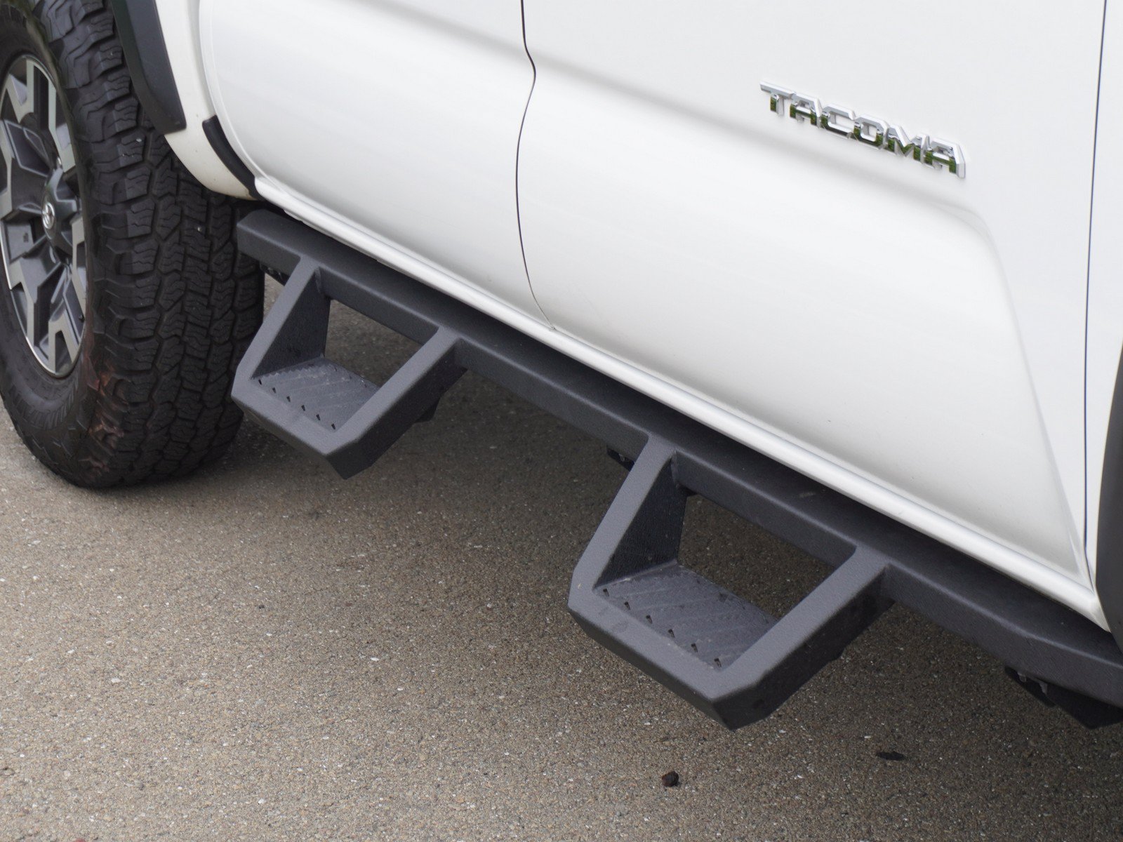 Used 2021 Toyota Tacoma TRD Off-Road AWD/4WD image 4