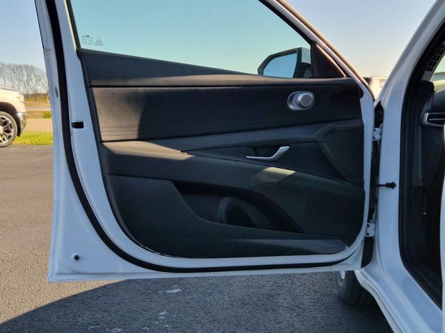 New 2026 Hyundai Elantra SE image 15