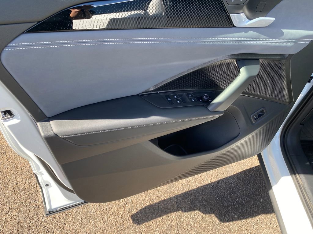 New 2025 Volkswagen Tiguan SE image 31