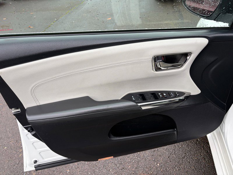 Used 2016 Toyota Avalon XLE image 8