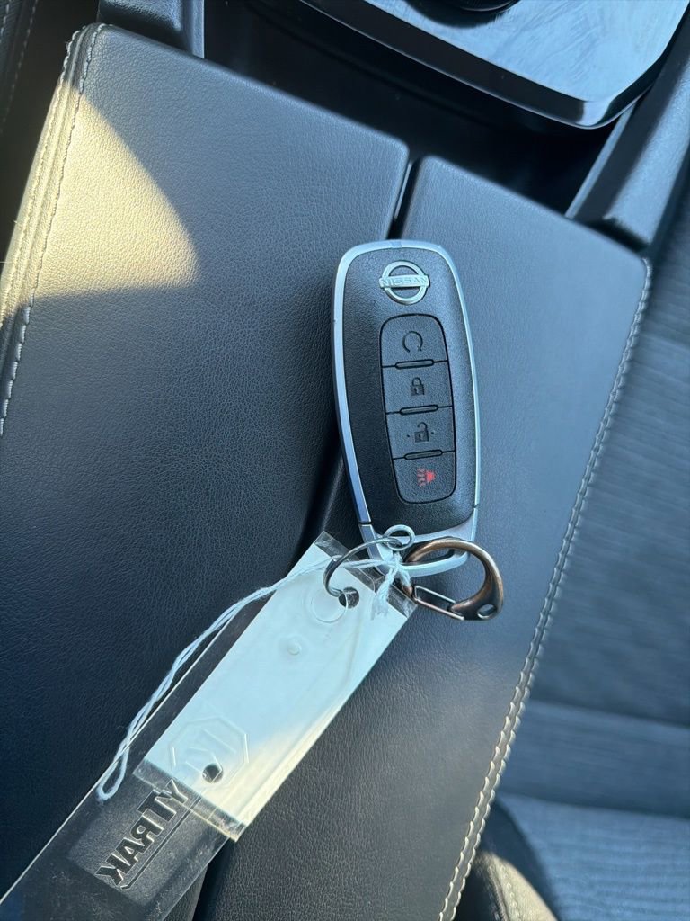 Used 2023 Nissan Rogue SV image 24